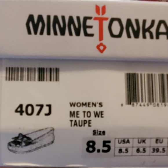 Minnetonka Moccasins Women's ME TO WE Hand Beaded Suede Leather Taupe size 8.5 - Picture 2 of 5